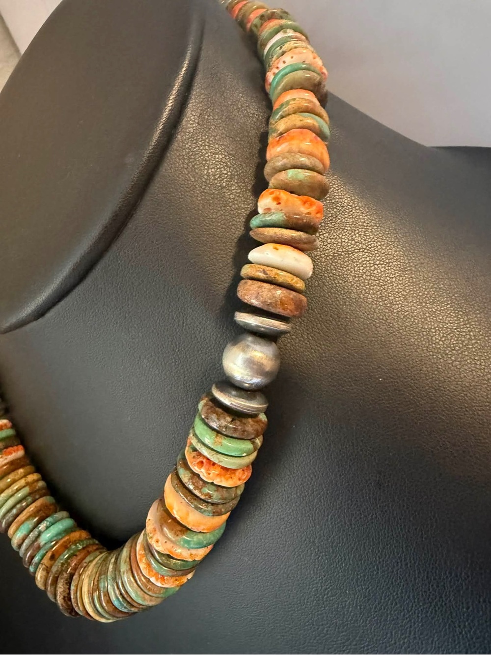 Sterling silver graduated green turquoise spiny oyster necklace - Picture 6 of 6